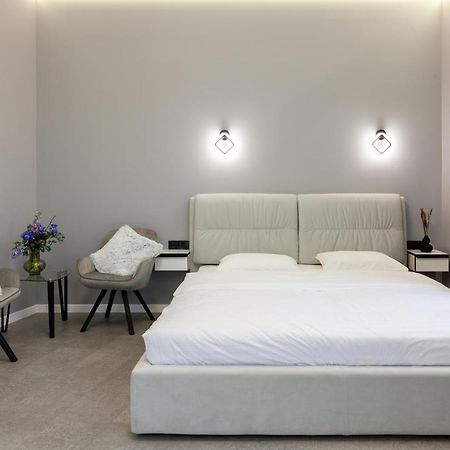 Two Bedrooms 13 Shpytalna Street Лвив Екстериор снимка