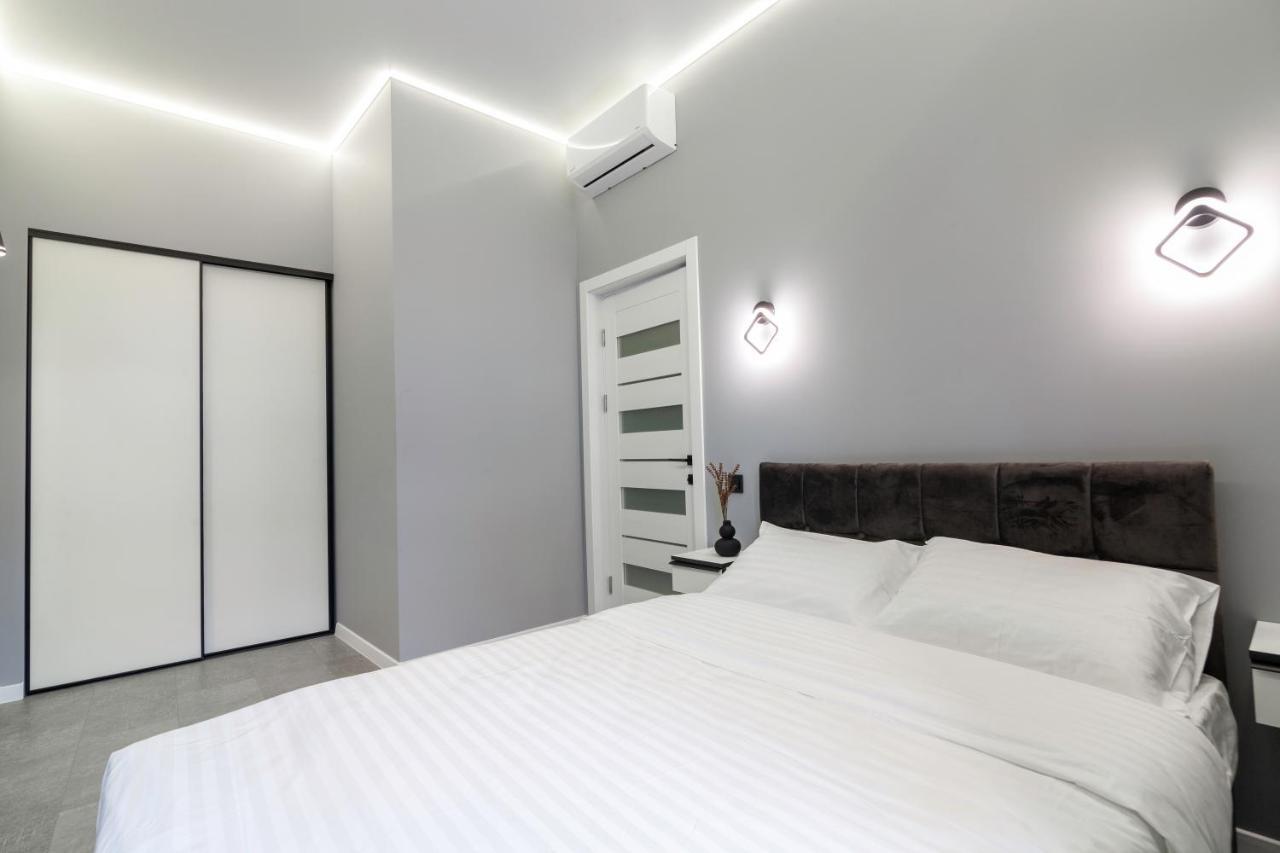 Two Bedrooms 13 Shpytalna Street Лвив Екстериор снимка