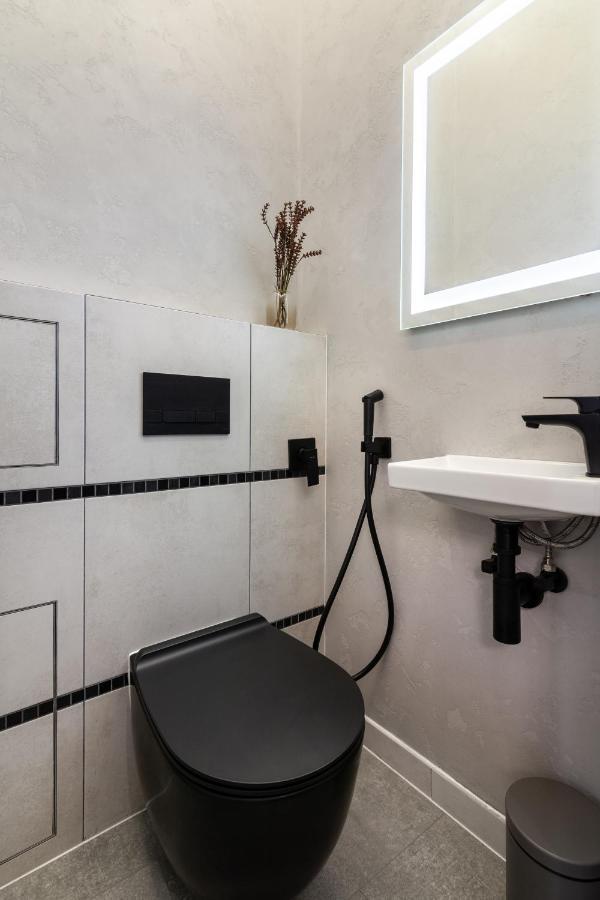 Two Bedrooms 13 Shpytalna Street Лвив Екстериор снимка