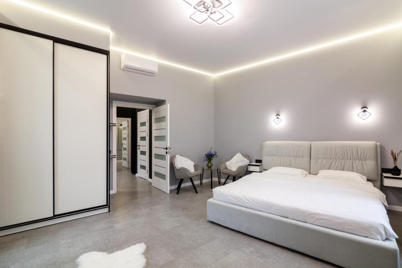 Two Bedrooms 13 Shpytalna Street Лвив Екстериор снимка